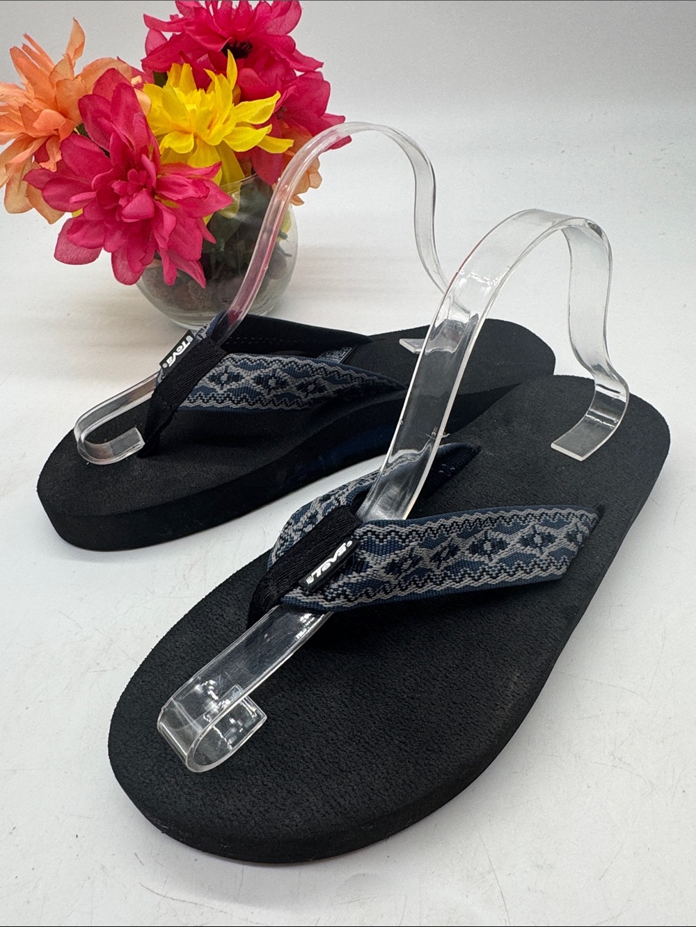 Teva Black Flip Flops with Gray Patterned Straps Size 9 KET10175
